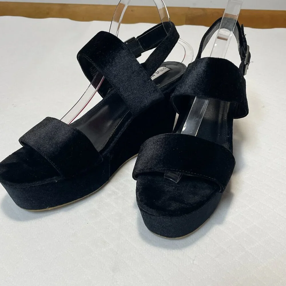Steve‎ Madden Carlyle Women's Black Velvet Wedge Sandals Size 10M